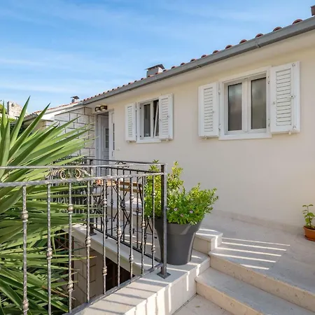 Gasthuis Ivkolina 3*