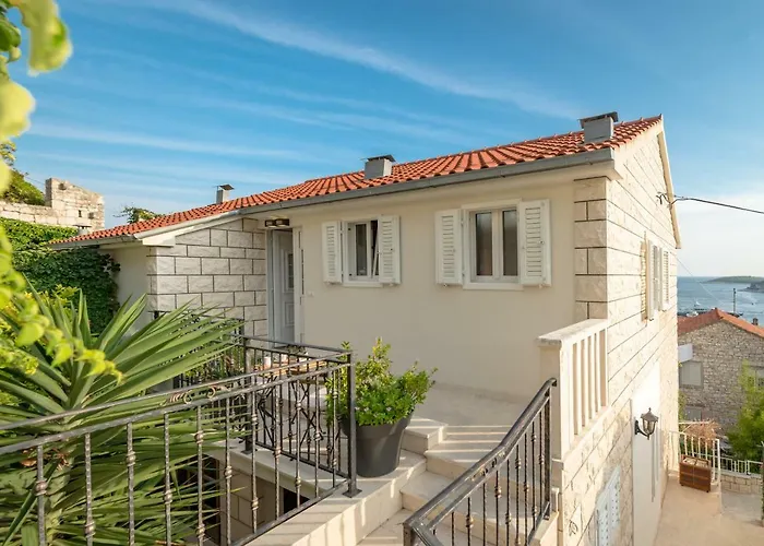 Ivkolina 3* Hvar Town